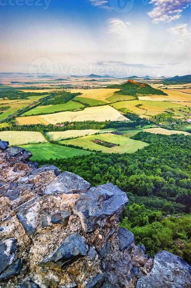 vista desde las ruinas del castillo de kostalov foto