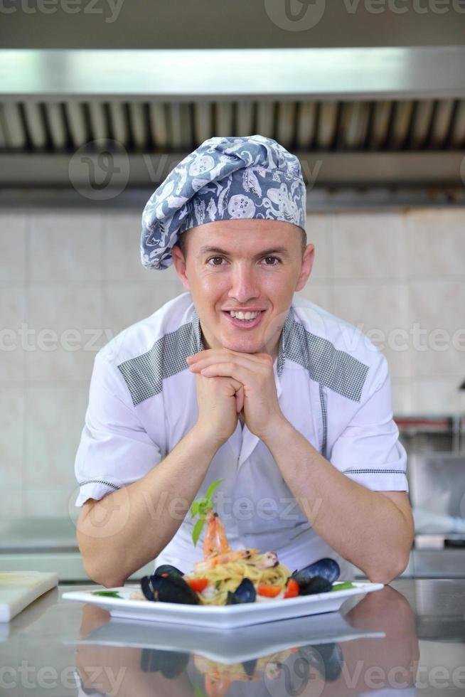 chef preparando comida foto