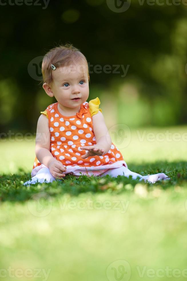 bebe en el parque foto