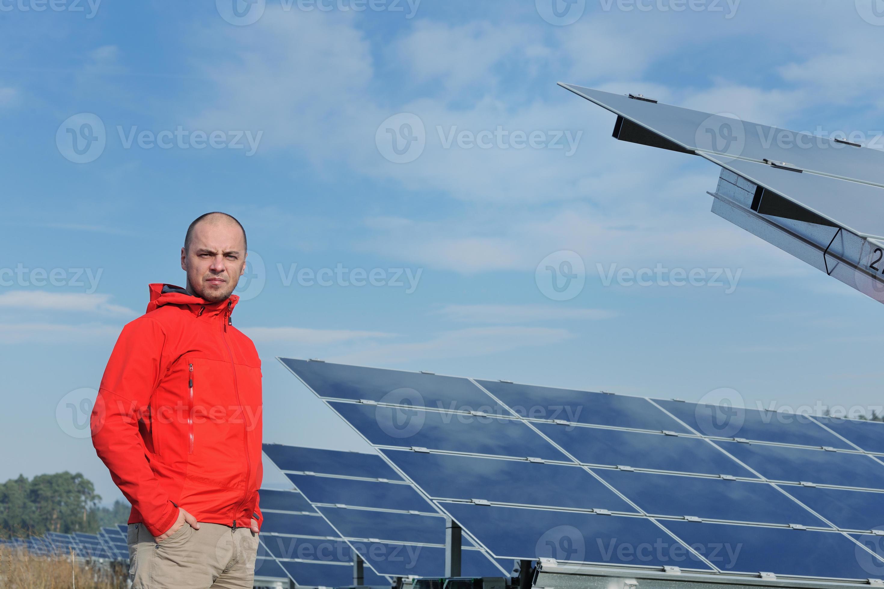 Male solar panel engineer at work place 11292825 Stock Photo at Vecteezy