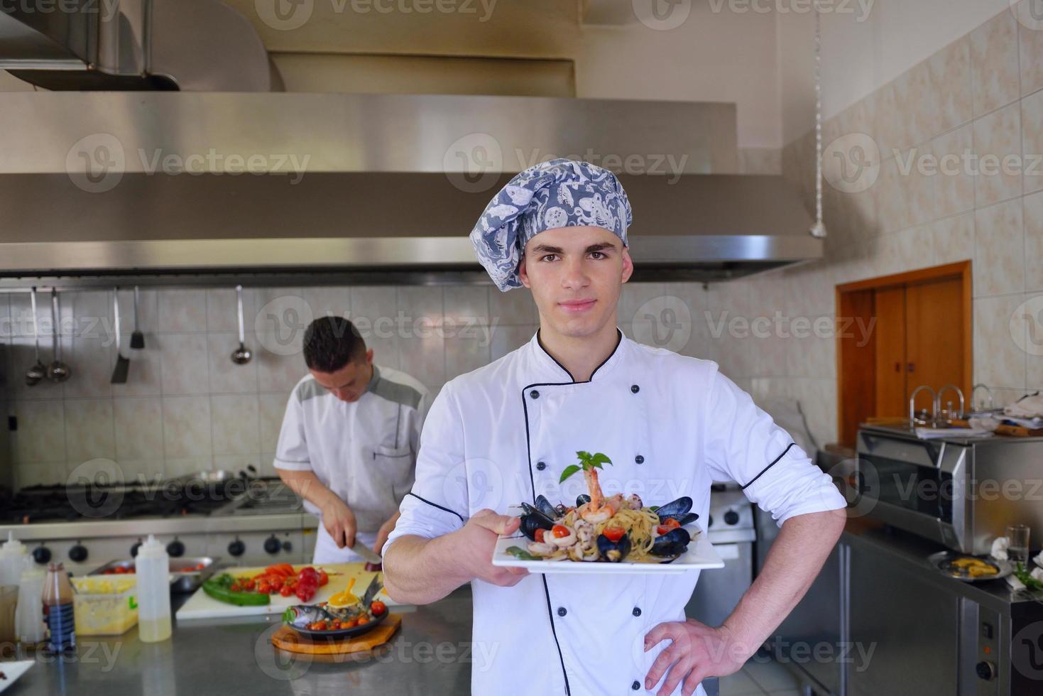 chef preparando comida foto