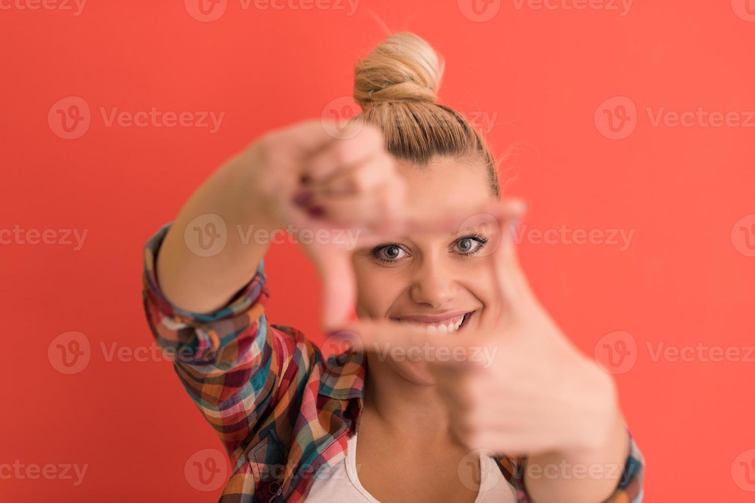 mujer joven sobre fondo de color foto