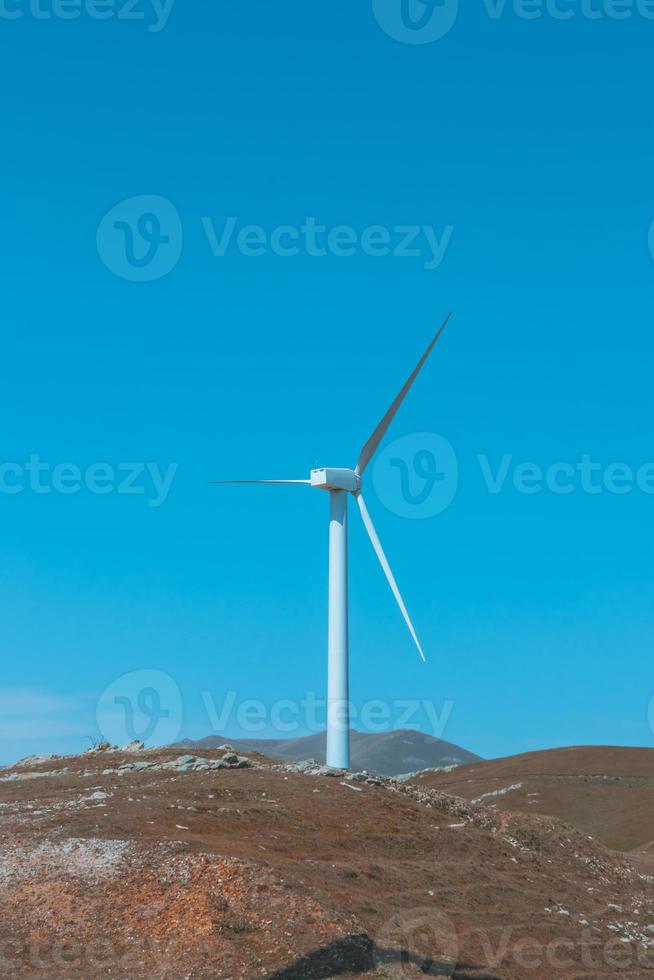 parque eólico, parques eólicos. La energía eólica es el uso del flujo de aire a través de turbinas eólicas para alimentar mecánicamente generadores de energía eléctrica. foto