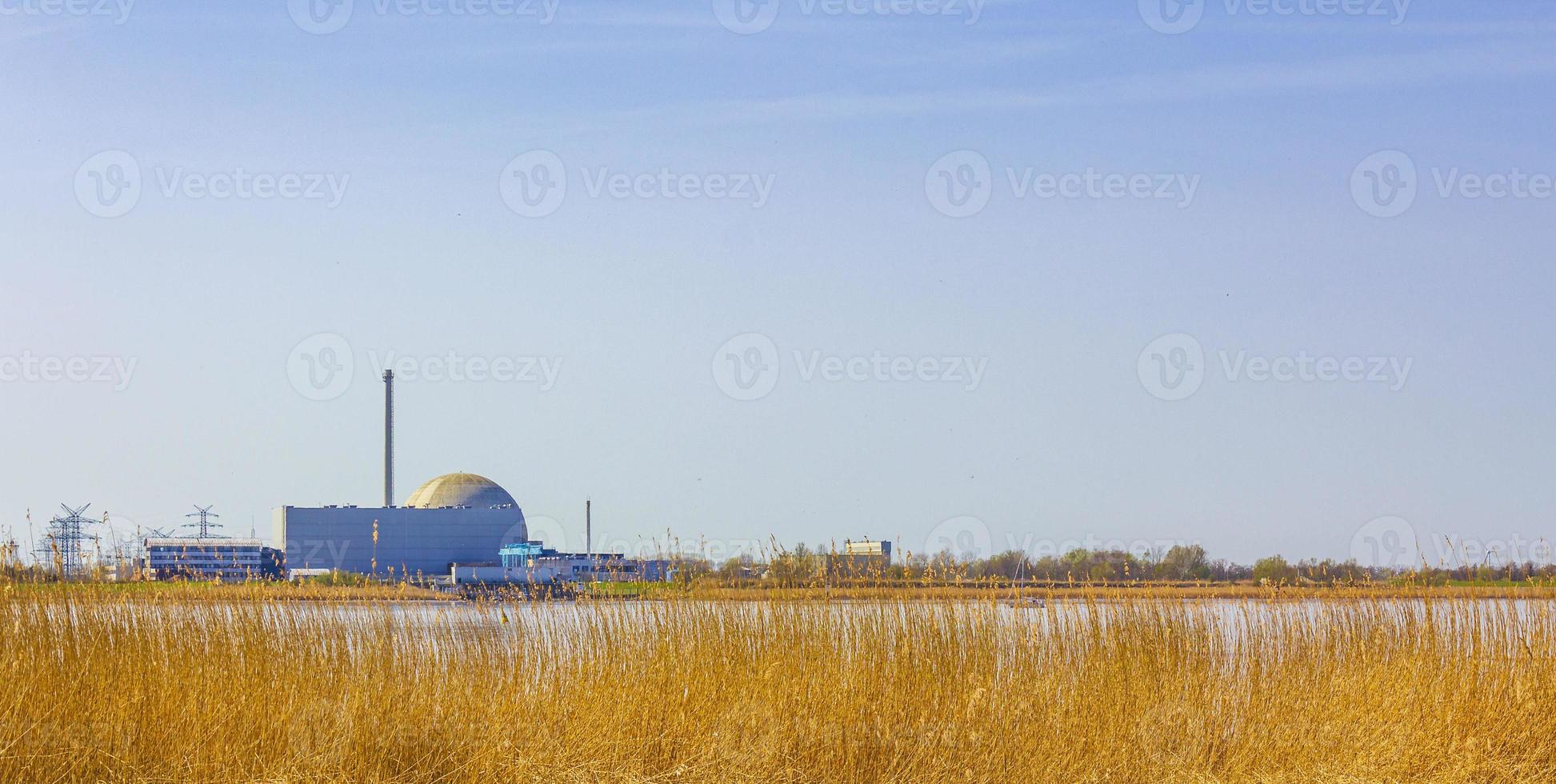 atómica central nuclear mar de wadden tidelands costa paisaje alemania. foto