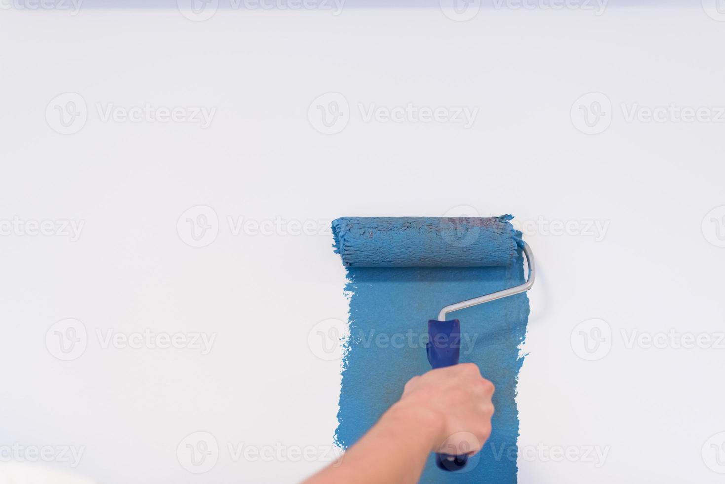 Decorator's hand painting wall photo