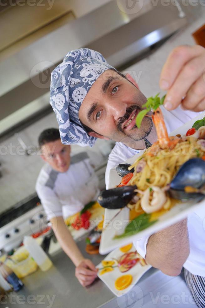 chef preparando comida foto