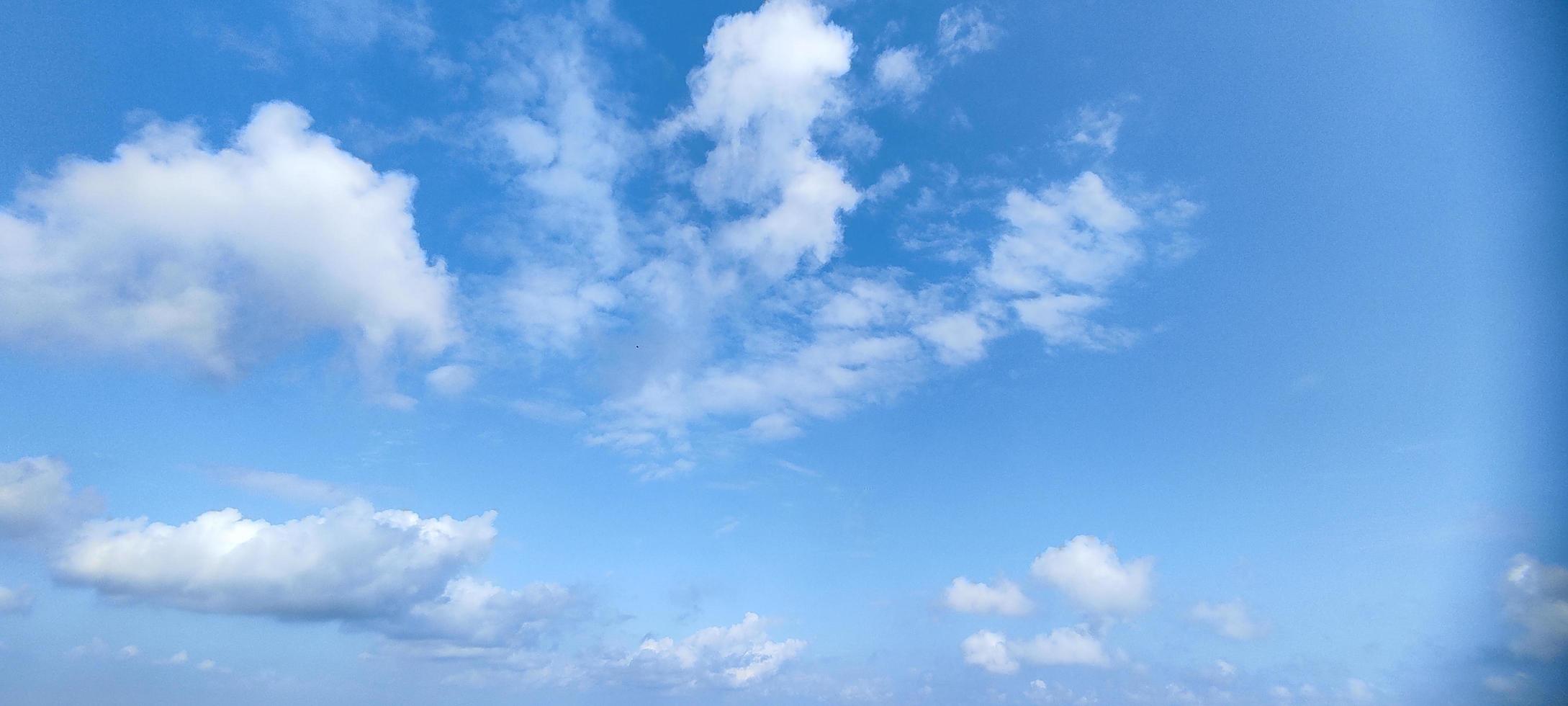 Blue sky and white clouds Free Photo