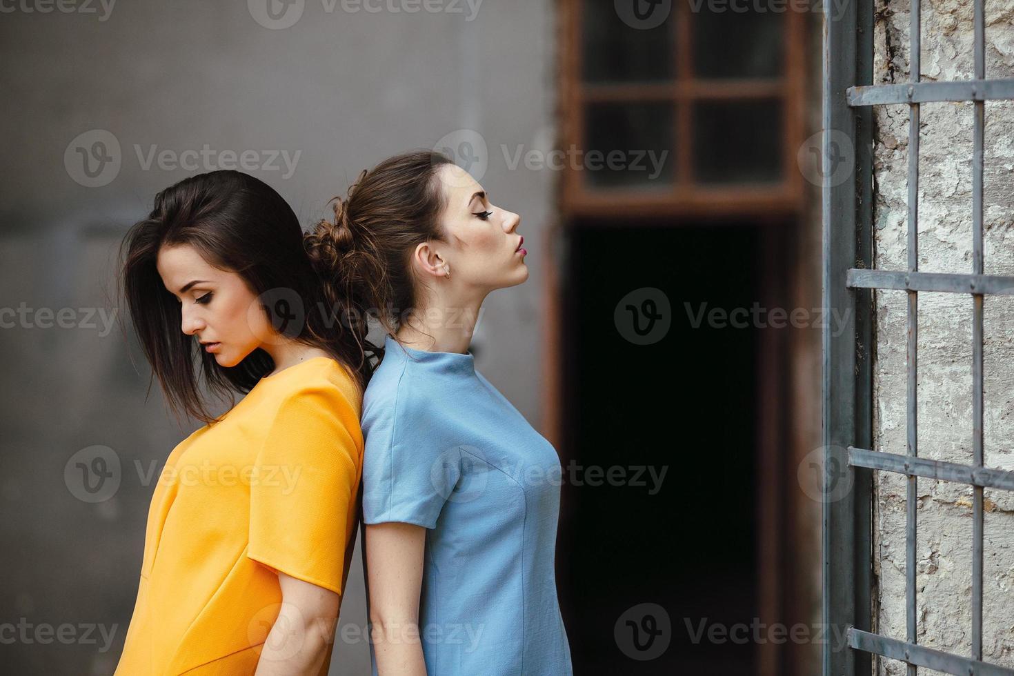dos jovencitas hermosas foto