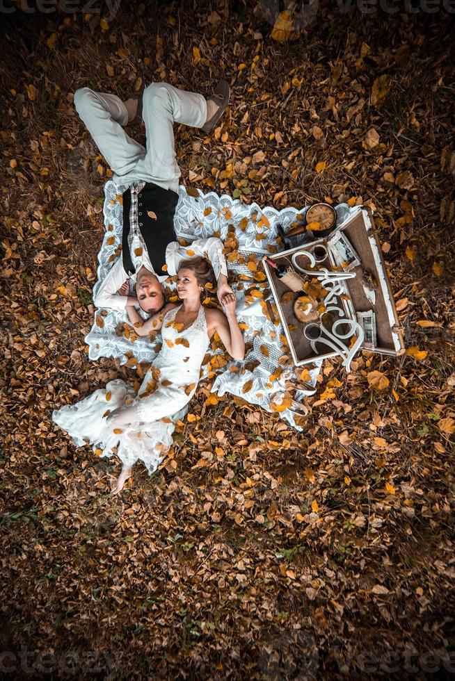 wedding couple lying under a tree photo