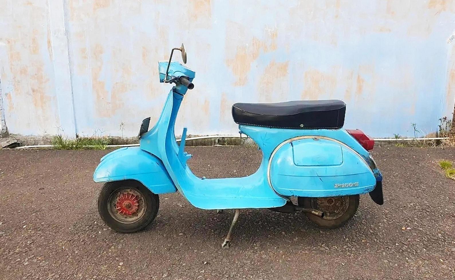 close-up photo of vespa classic