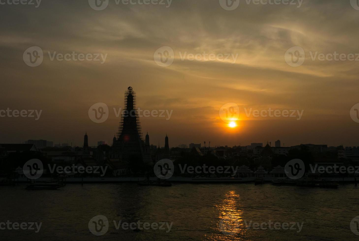 Temple of Dawn pagoda under twilight sky photo