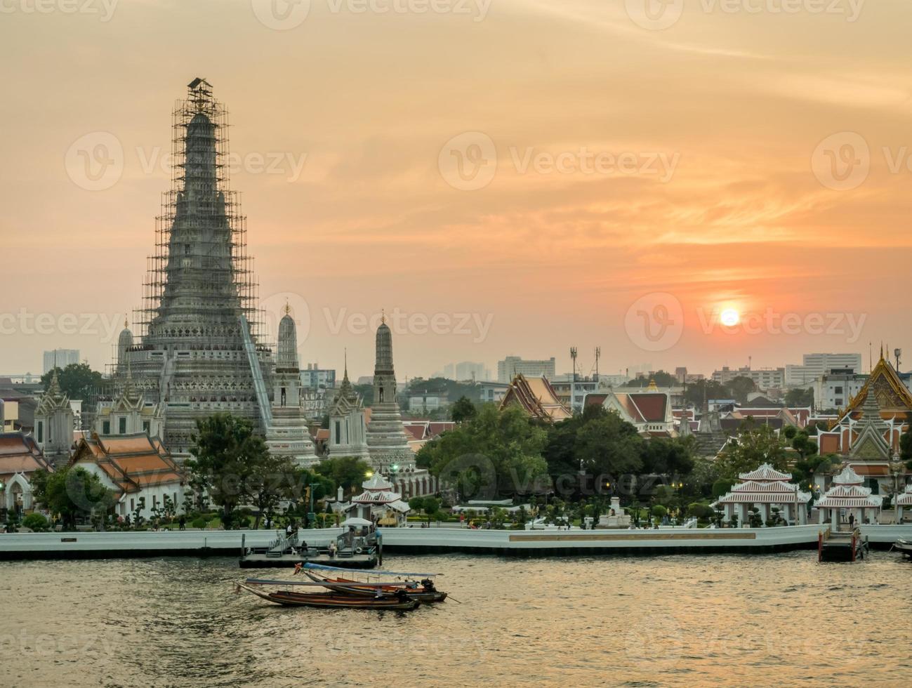 Temple of Dawn pagoda under twilight sky photo