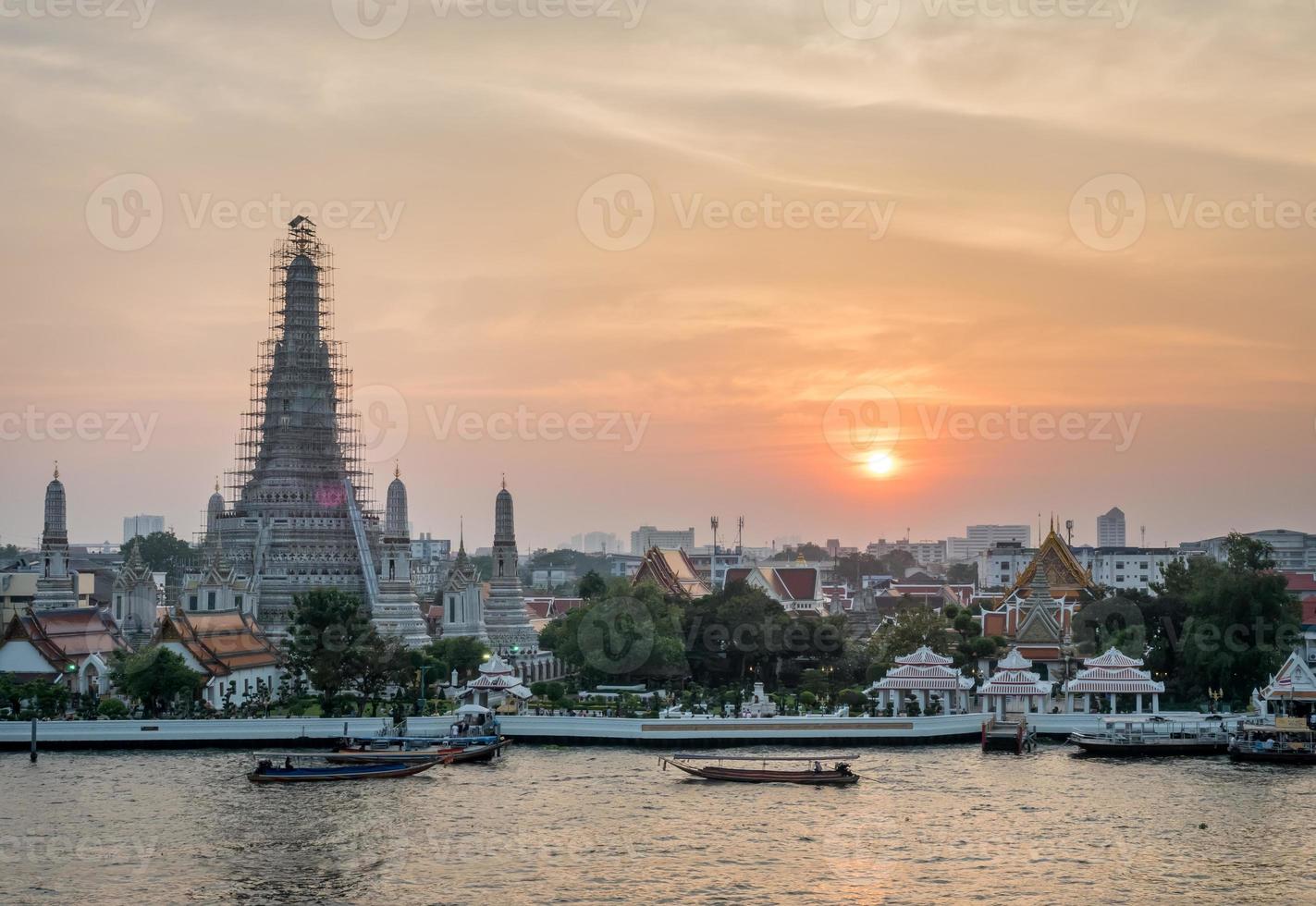 Temple of Dawn pagoda under twilight sky photo