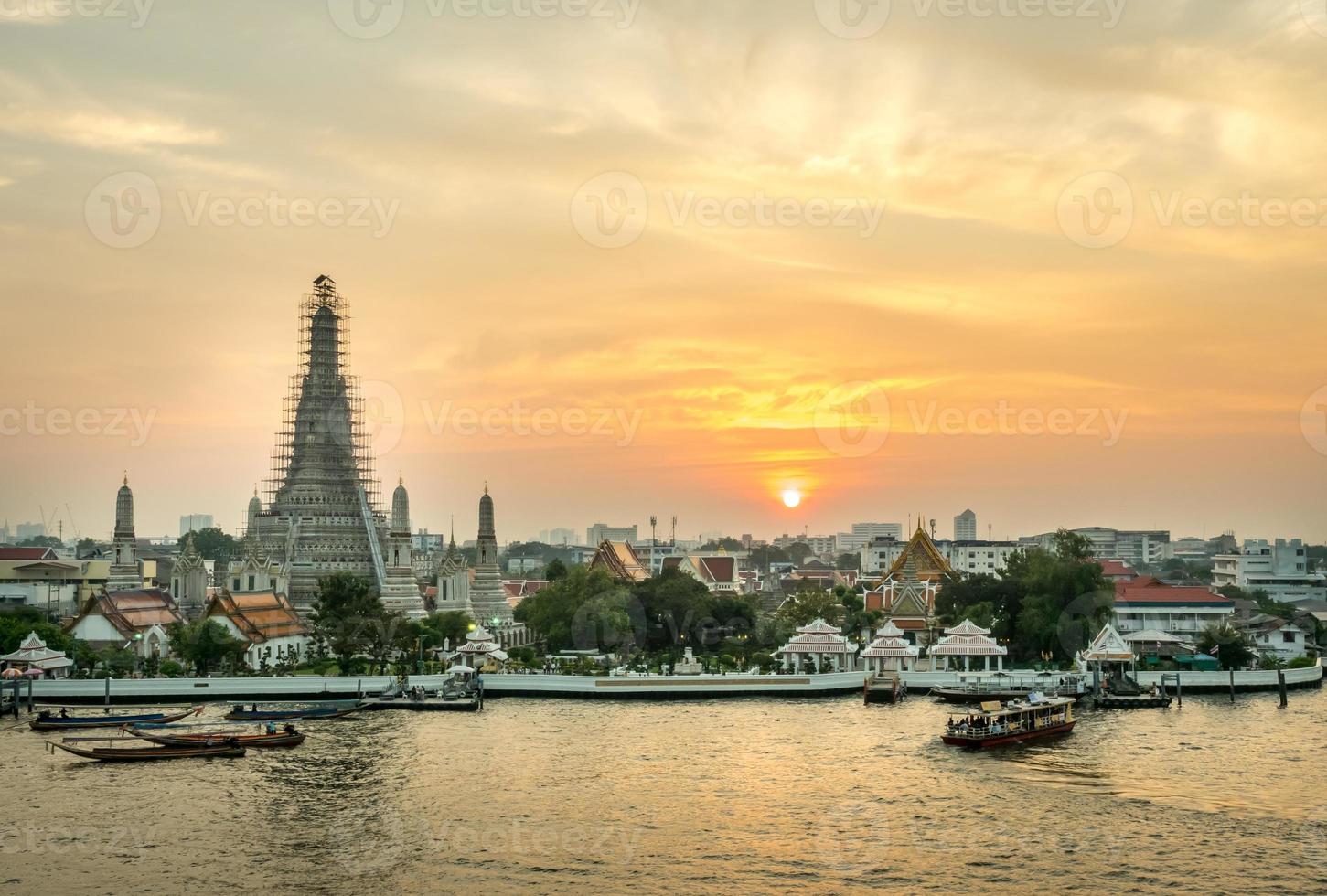 Temple of Dawn pagoda under twilight sky photo