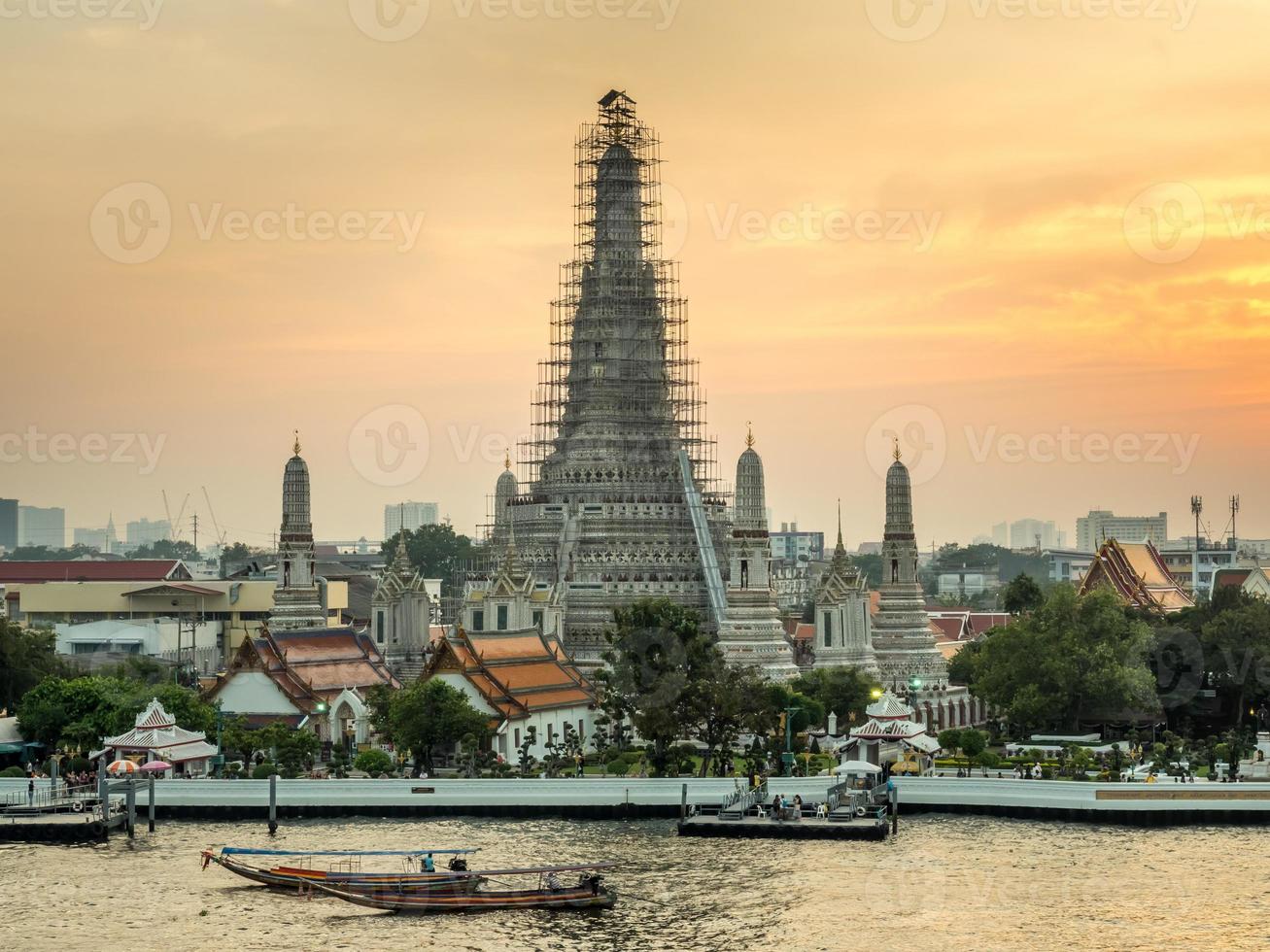 Temple of Dawn pagoda under twilight sky photo