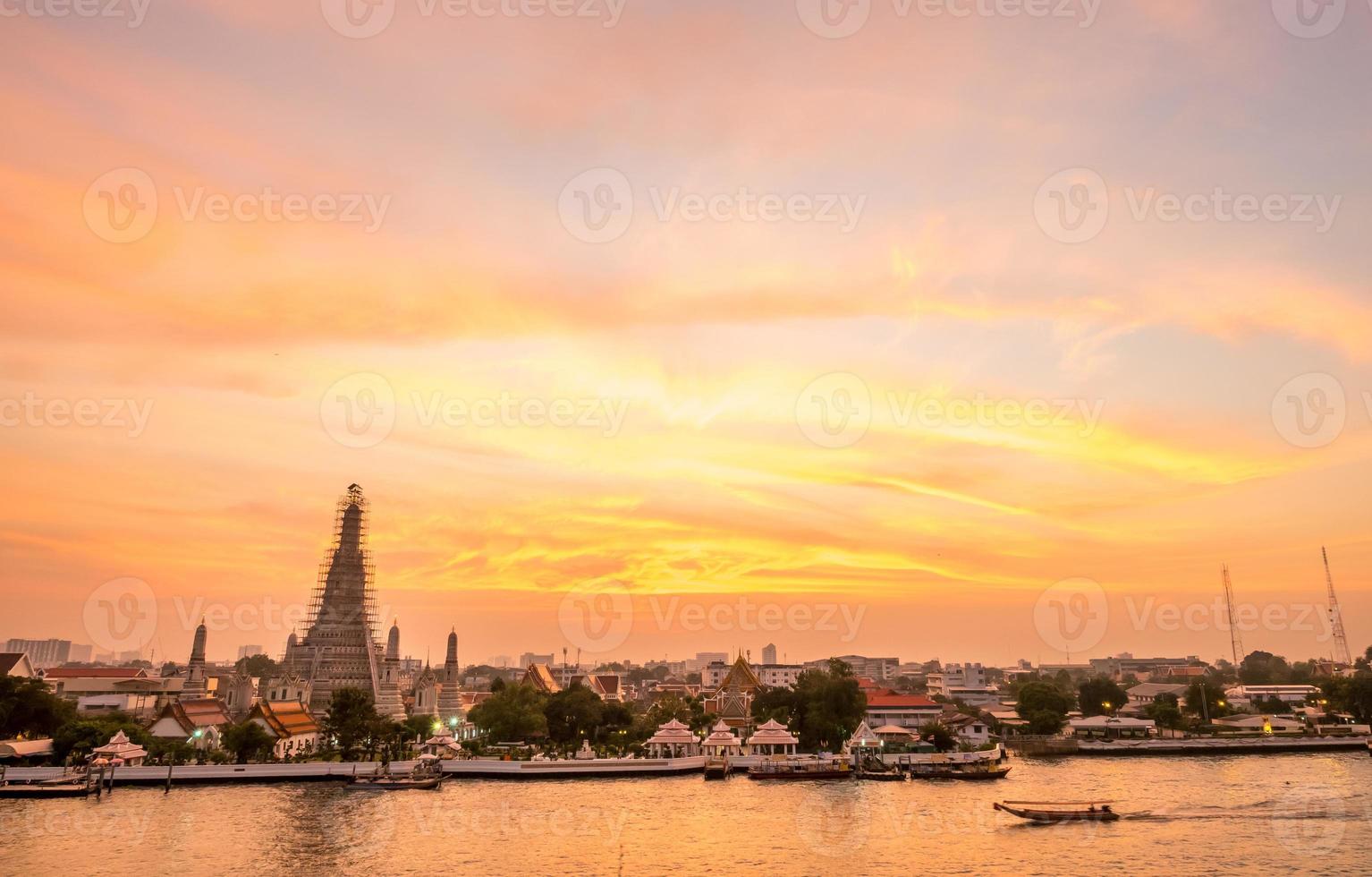 Temple of Dawn pagoda under twilight sky photo