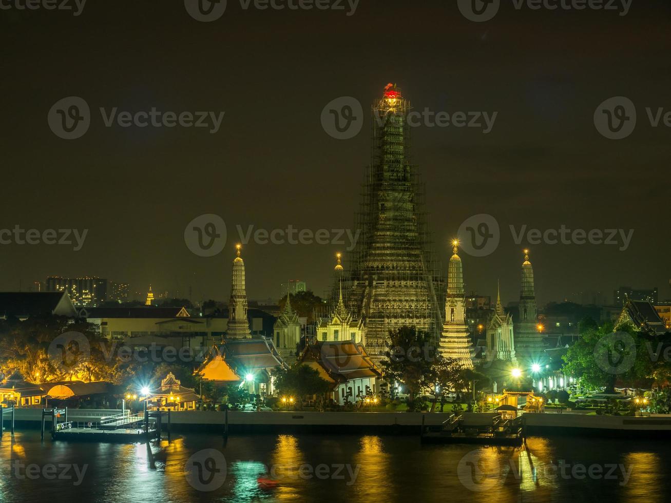 Temple of Dawn pagoda under twilight sky photo