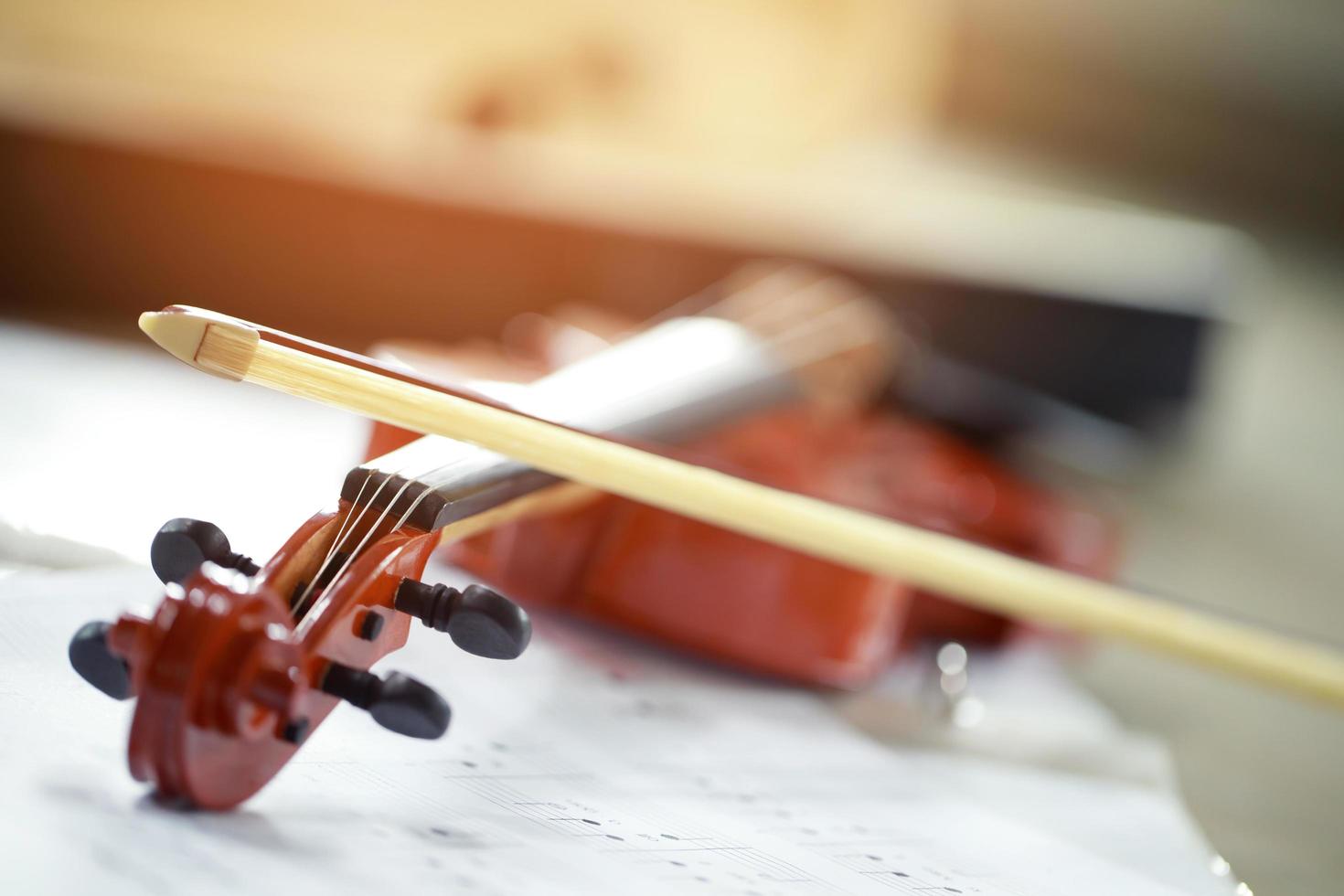 violín de madera vintage para música clásica. foto