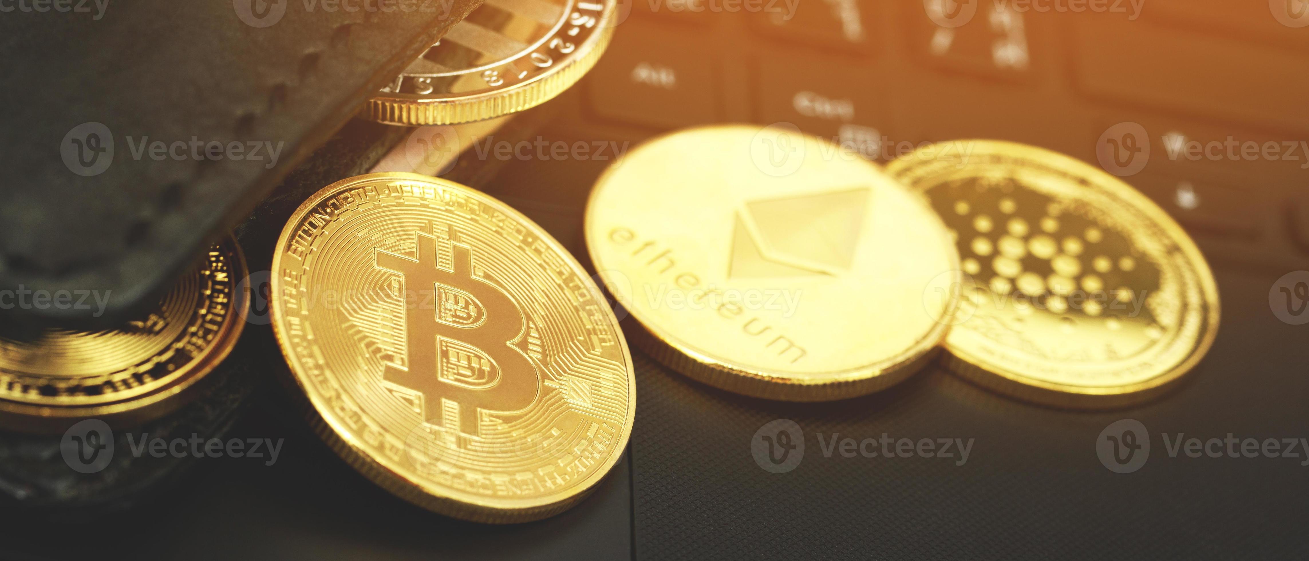 how bitcoin works including other cryptocurrencies It runs on a