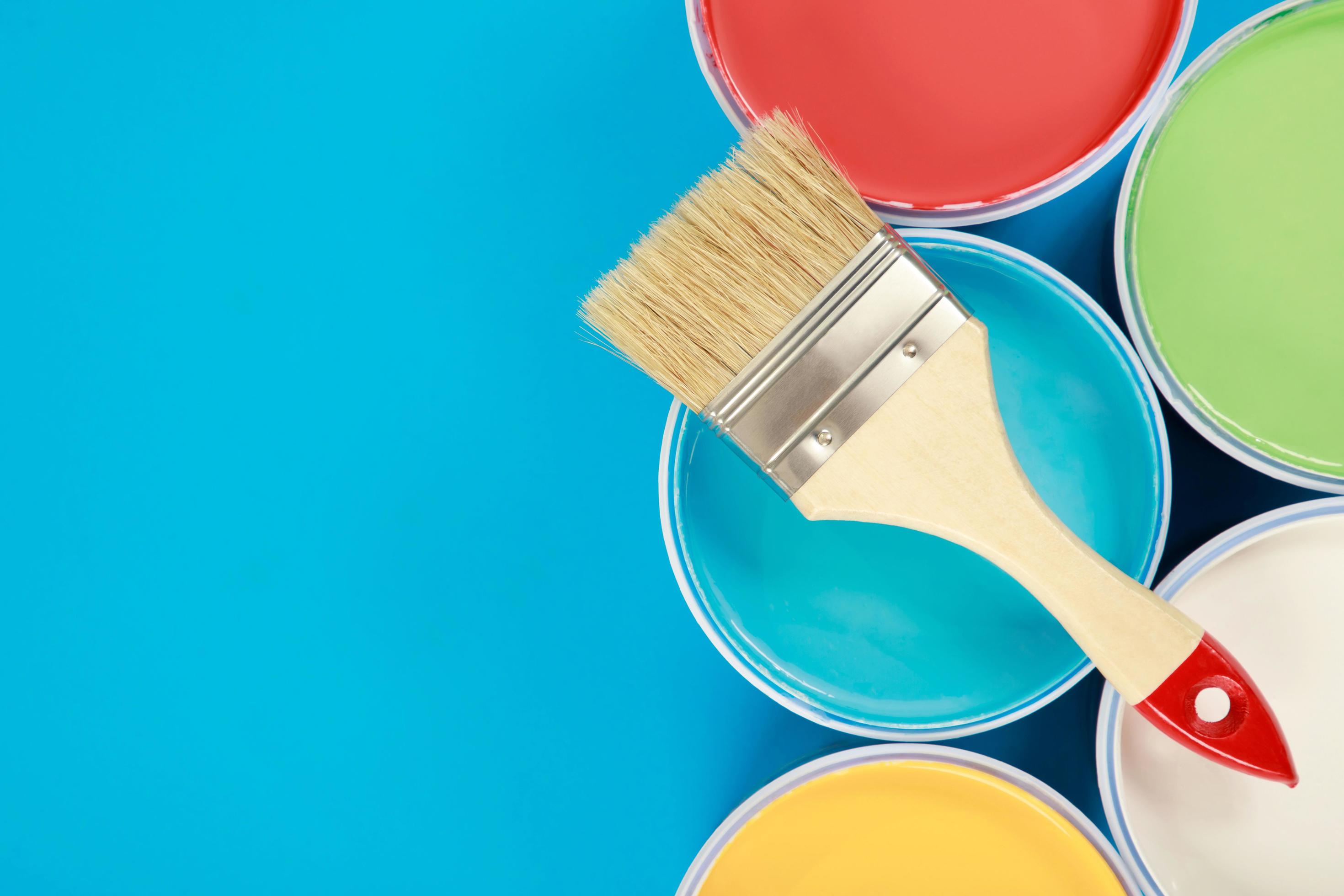 Paint cans and paint brushes and how to choose the perfect interior paint color and good for