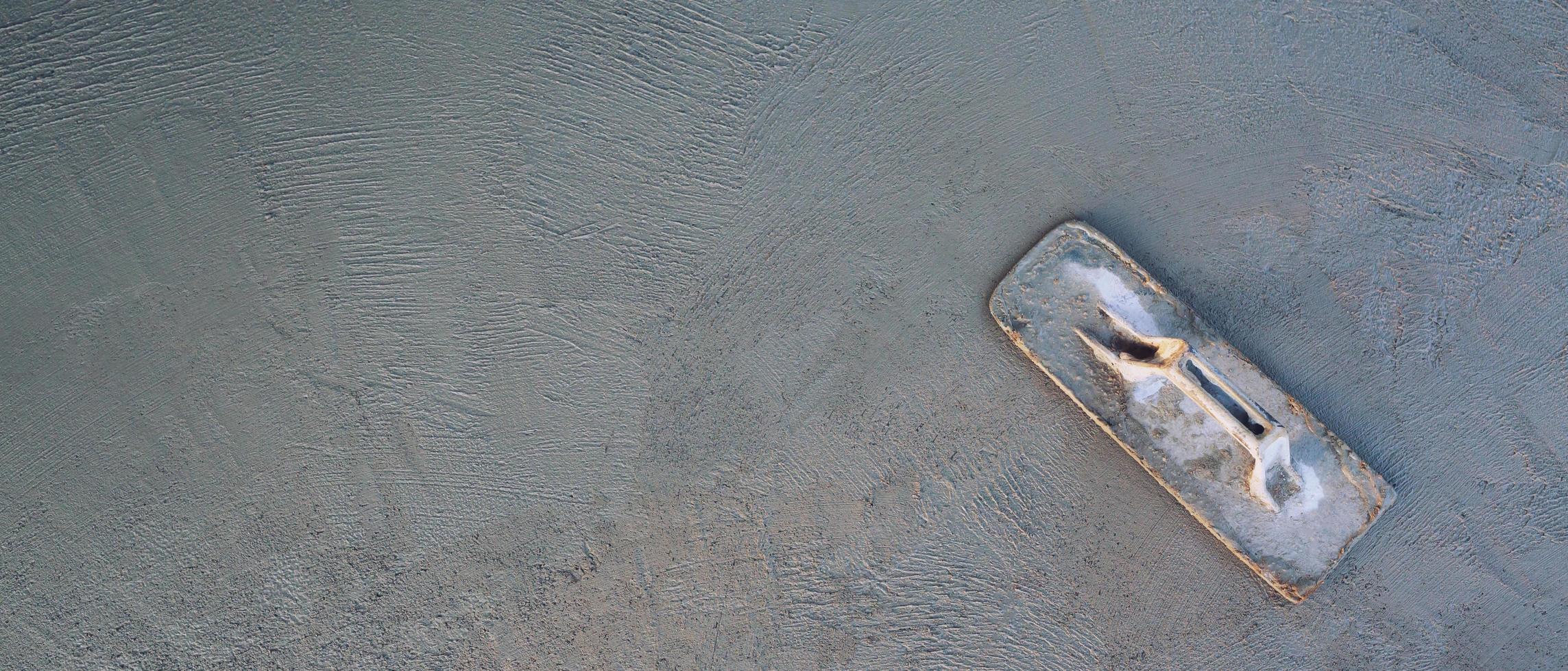 concrete mix It is the introduction of cement, stone, sand and water, as well as added chemicals and other mixed materials. Mix and mix together in the specified ratio to obtain a consistent concrete. photo