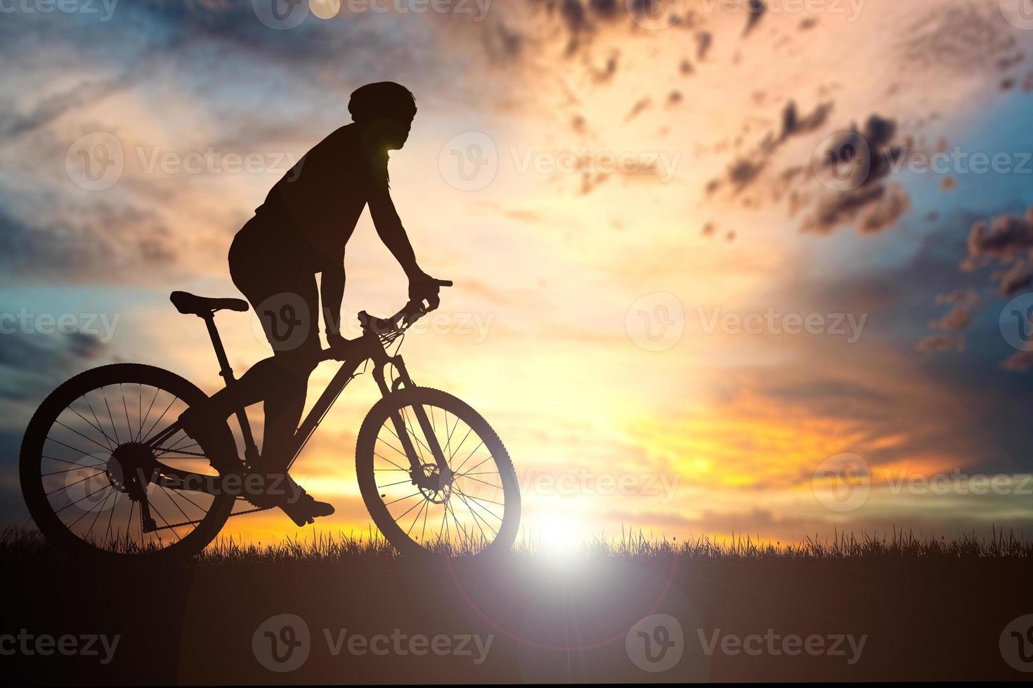 Silhouettes of mountain bikes and cyclists in the evening happily. Travel and fitness concept.  Silhouette of cyclists touring in the evening bicycle touring concept photo