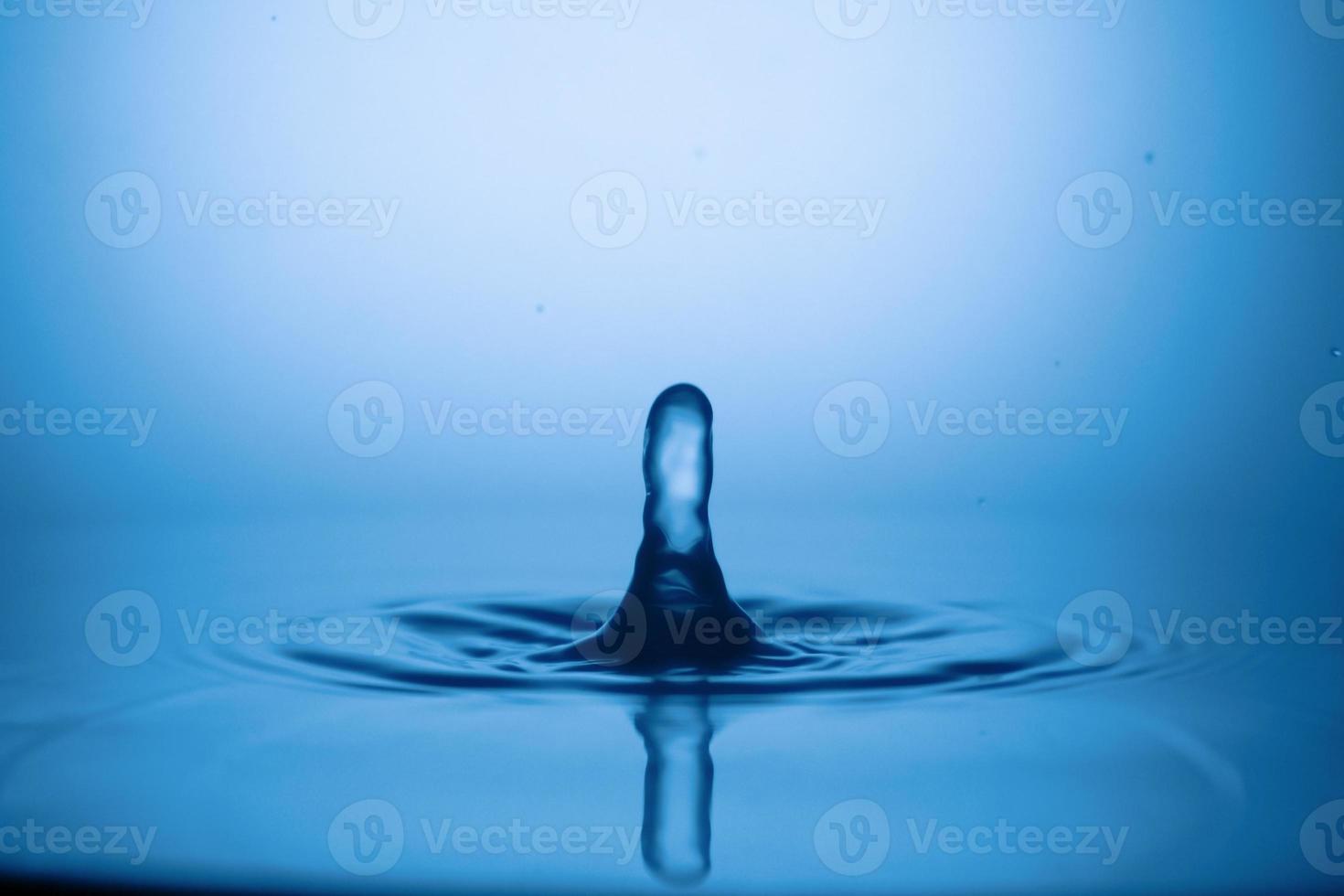 gotas de agua y salpicaduras. concepto de fondo abstracto de forma de agua. foto