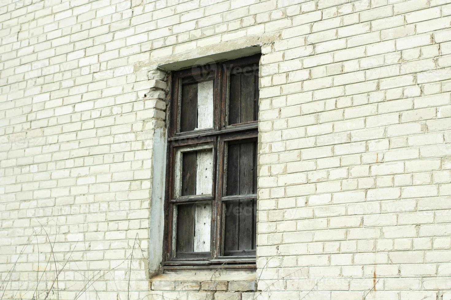 An abandoned house with broken windows. Old building in the city. photo