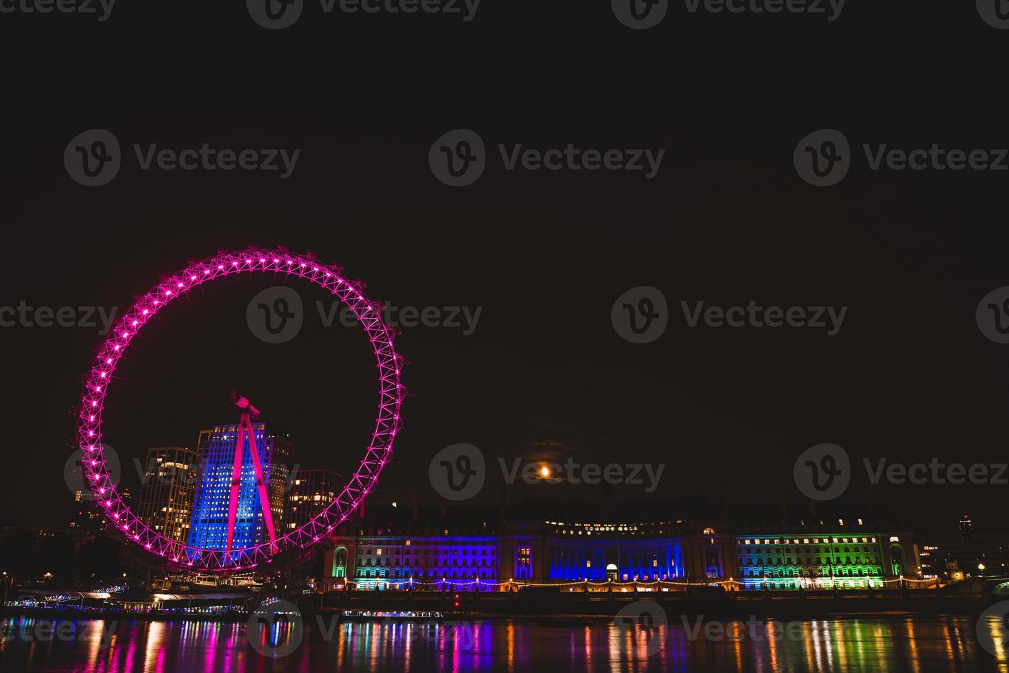 London eye at night photo