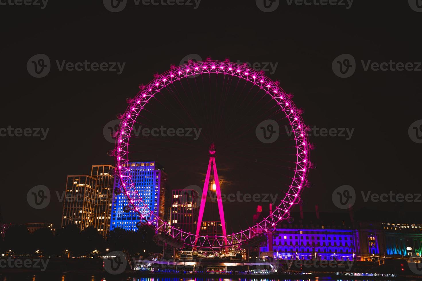London eye at night photo