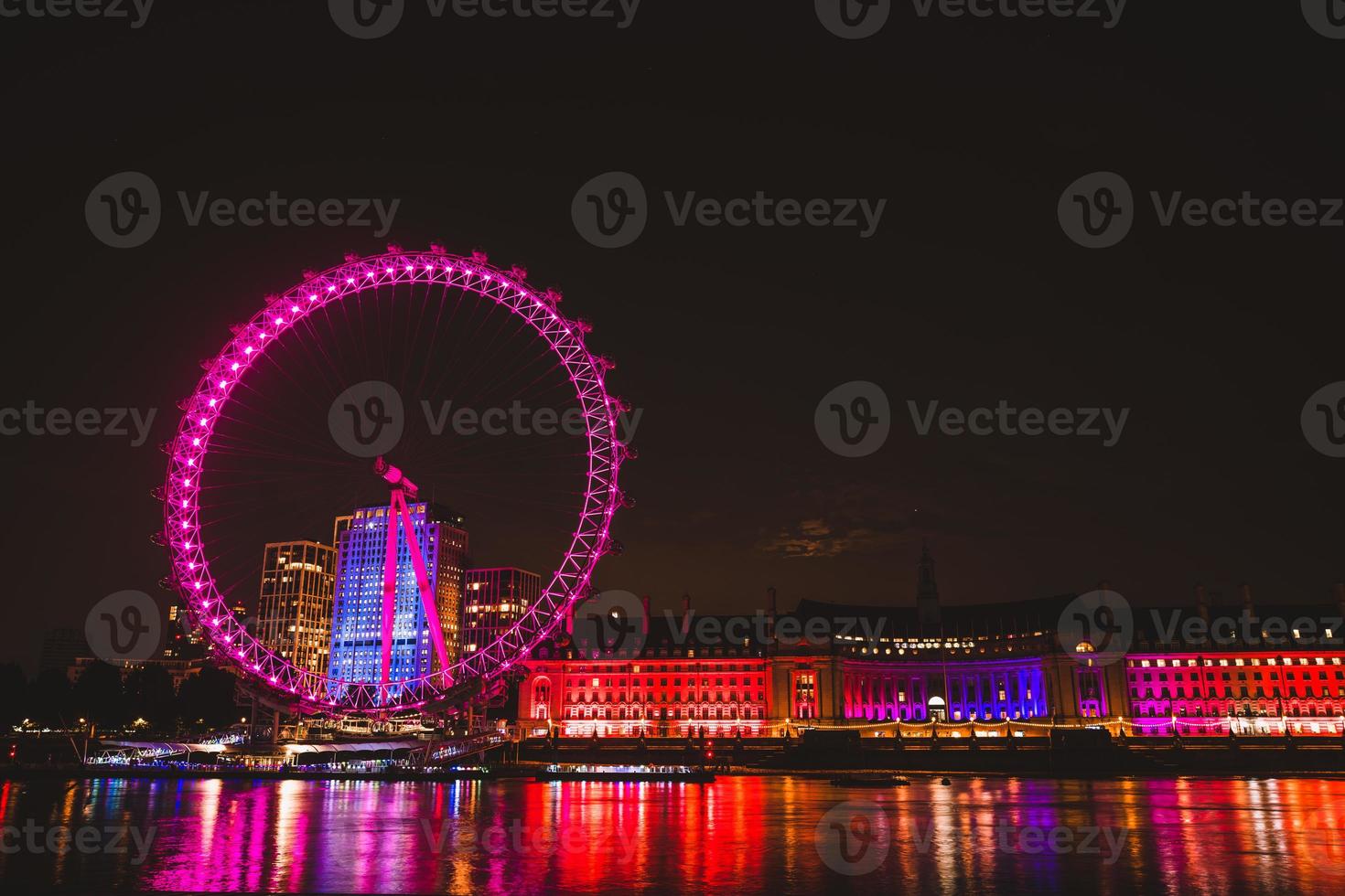 London eye at night photo