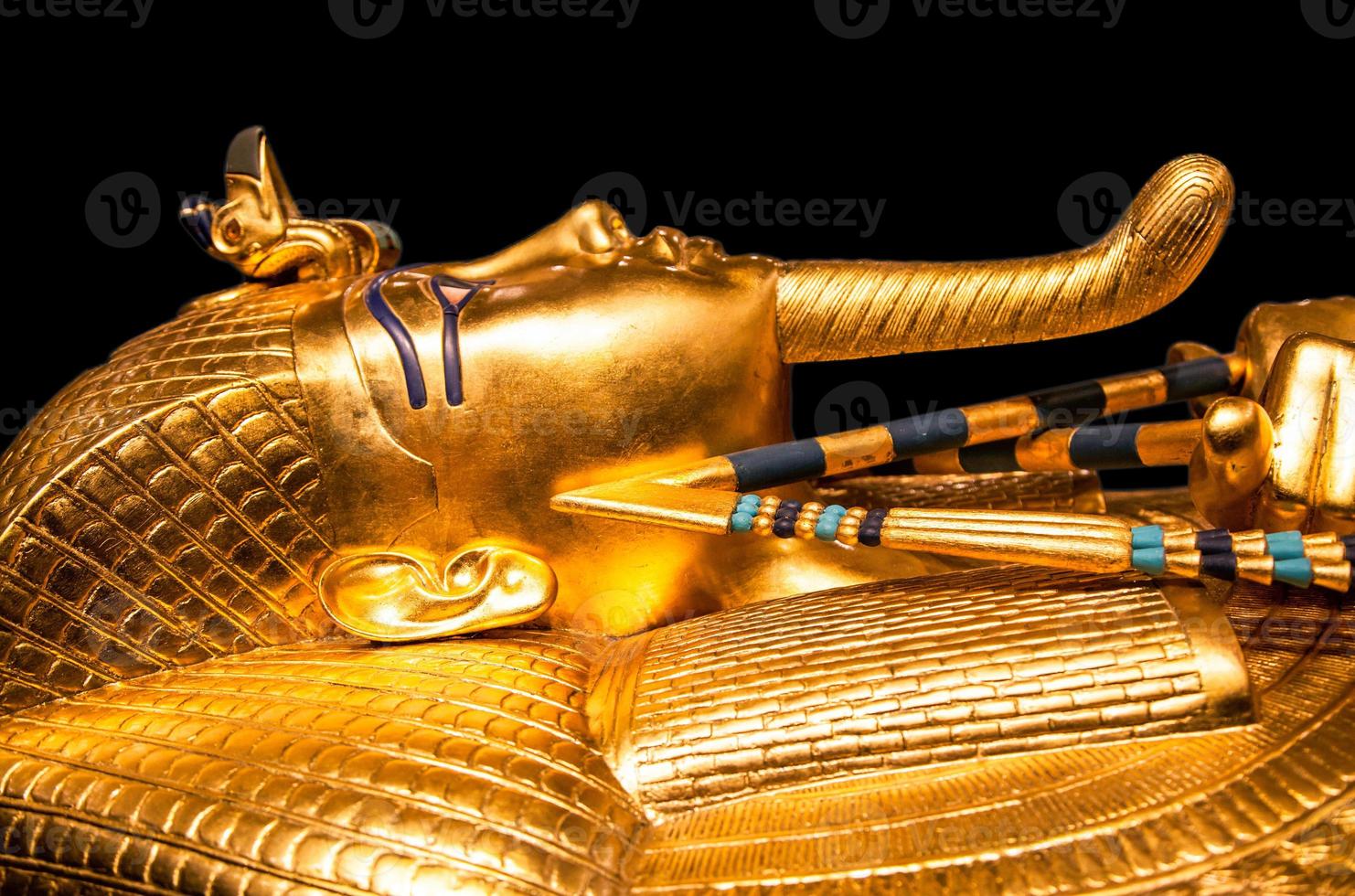 Tutankhamun's golden burial mask photo