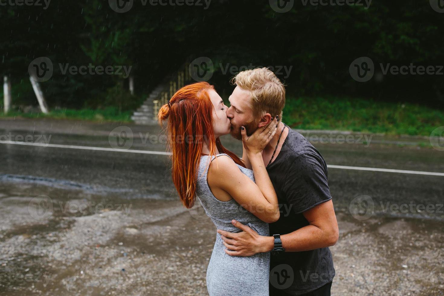 hombre vomita a su novia foto