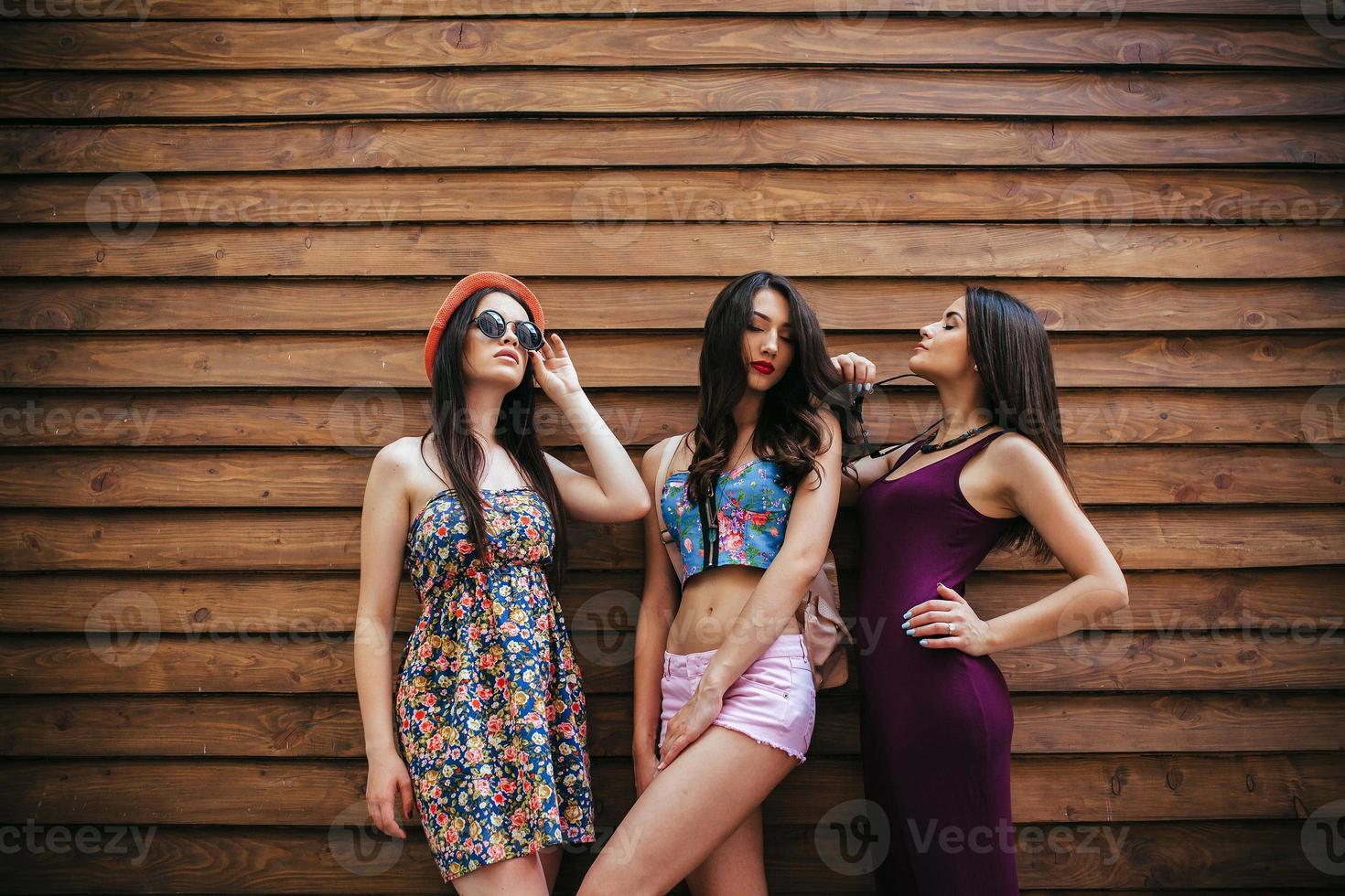 tres hermosas chicas jóvenes foto
