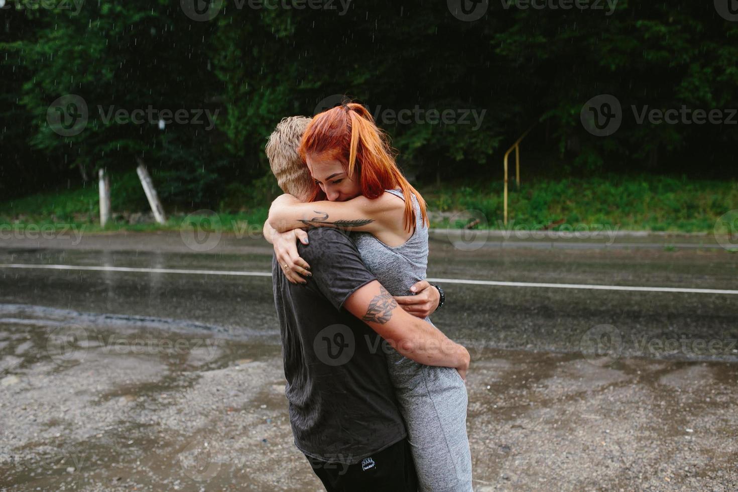 hombre vomita a su novia foto