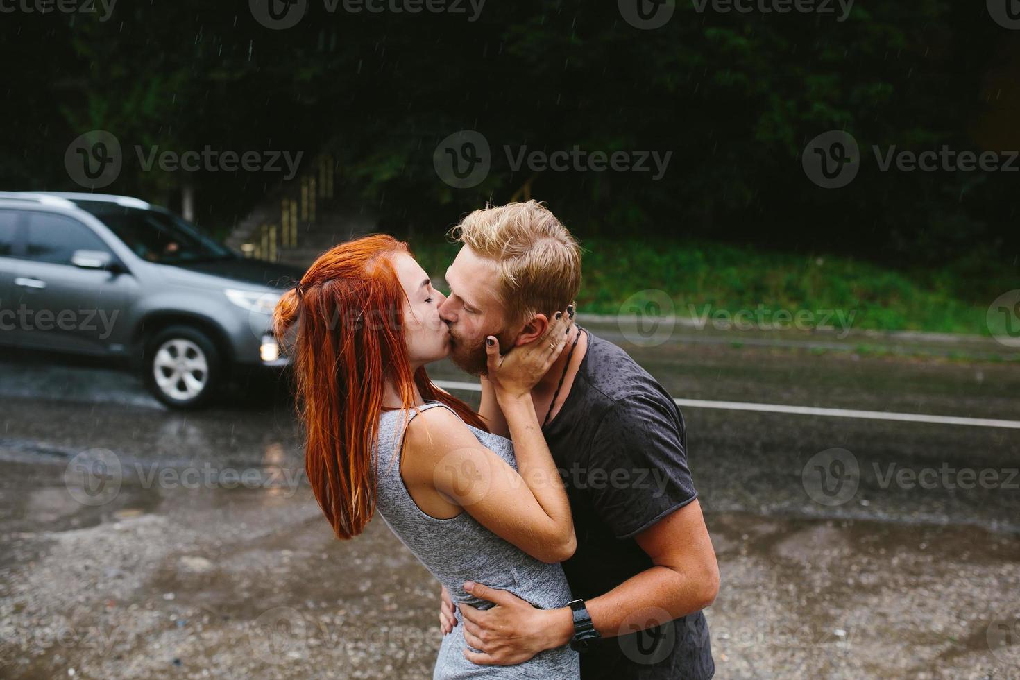 man throws up his girlfriend photo