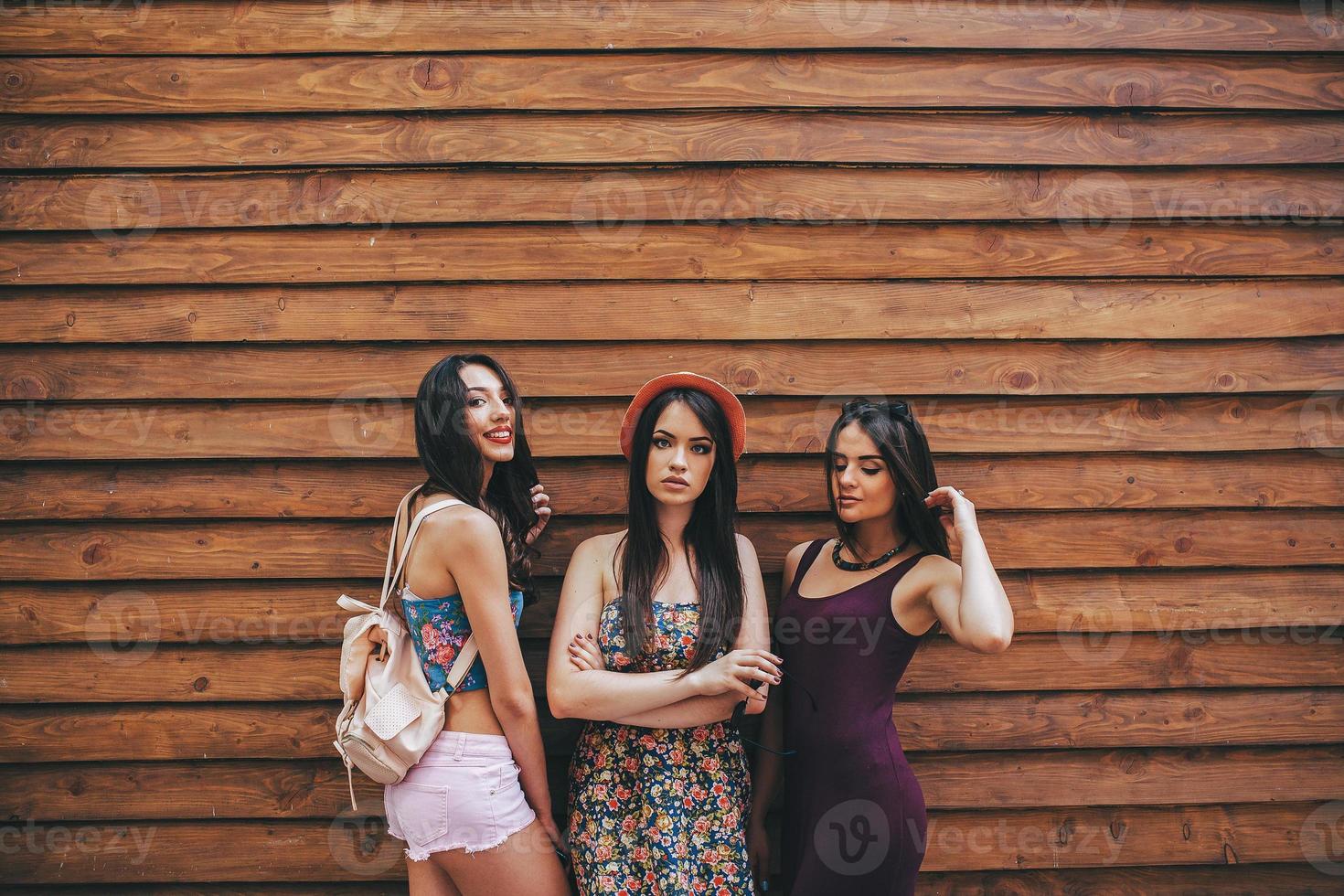 tres hermosas chicas jóvenes foto