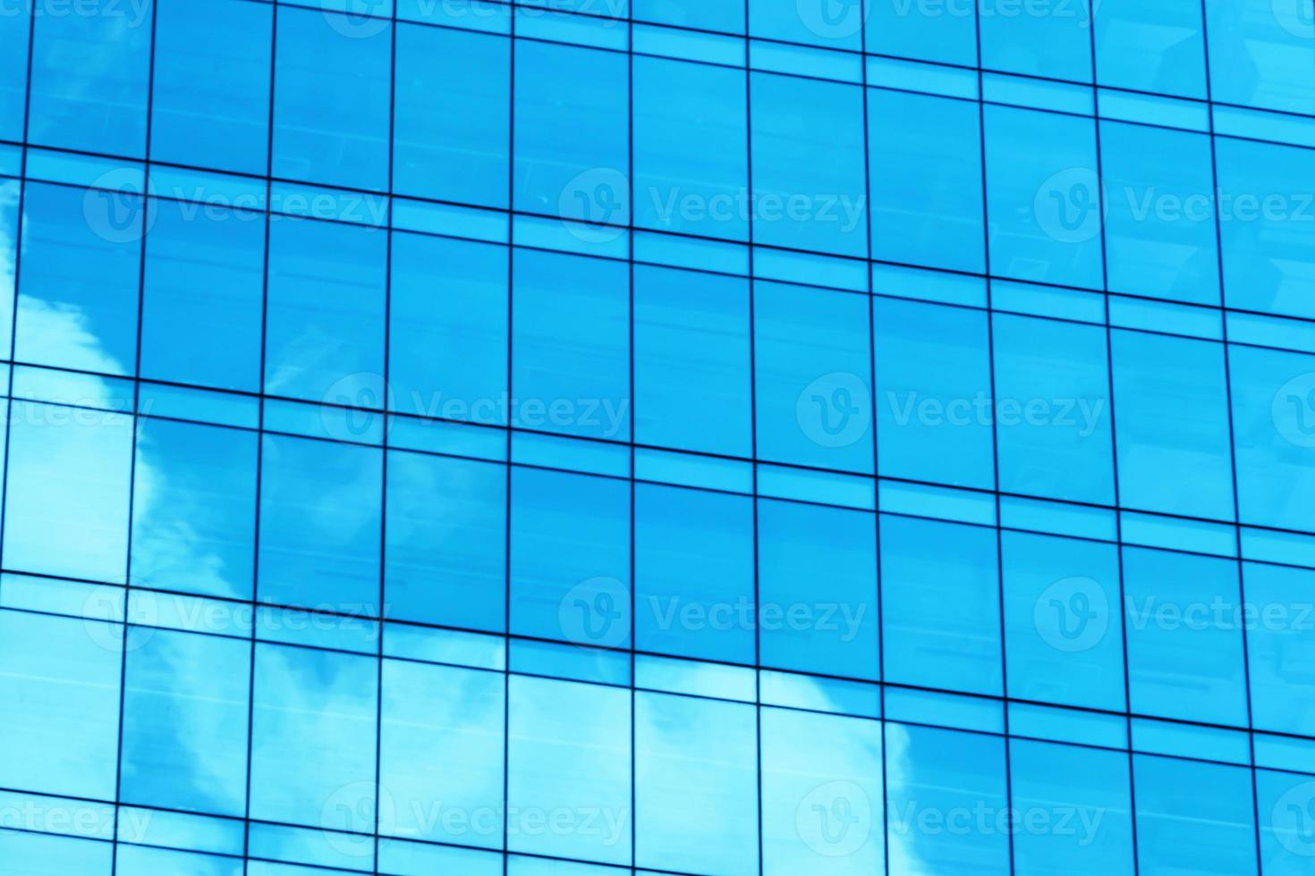 edificio de oficinas moderno con ventana de cristal foto