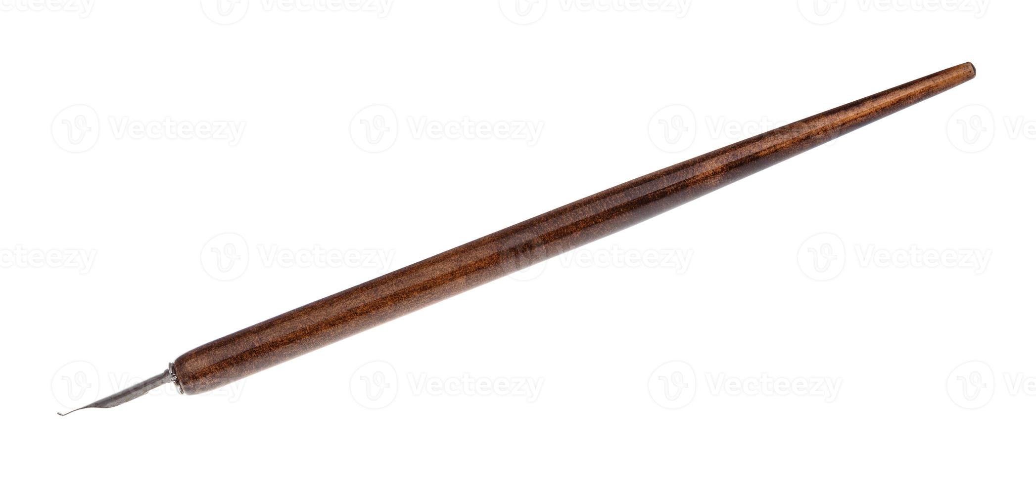 Bolígrafo de vista lateral con punta puntiaguda y soporte marrón foto