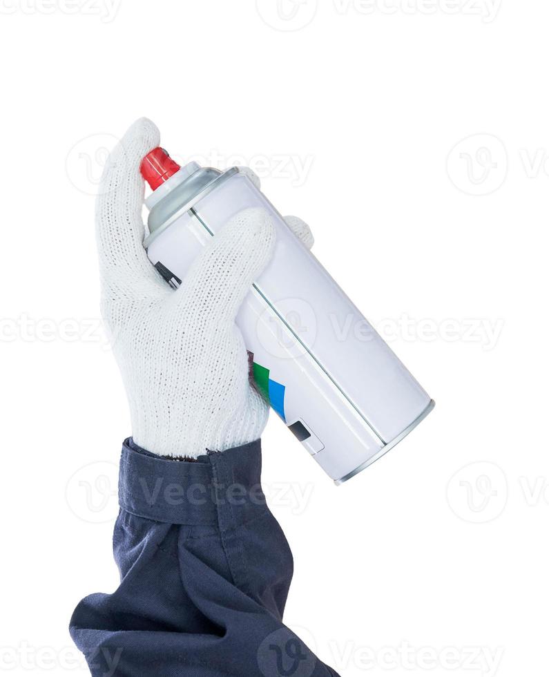 mano a mano que sostiene la lata de pintura en aerosol aislada en blanco foto