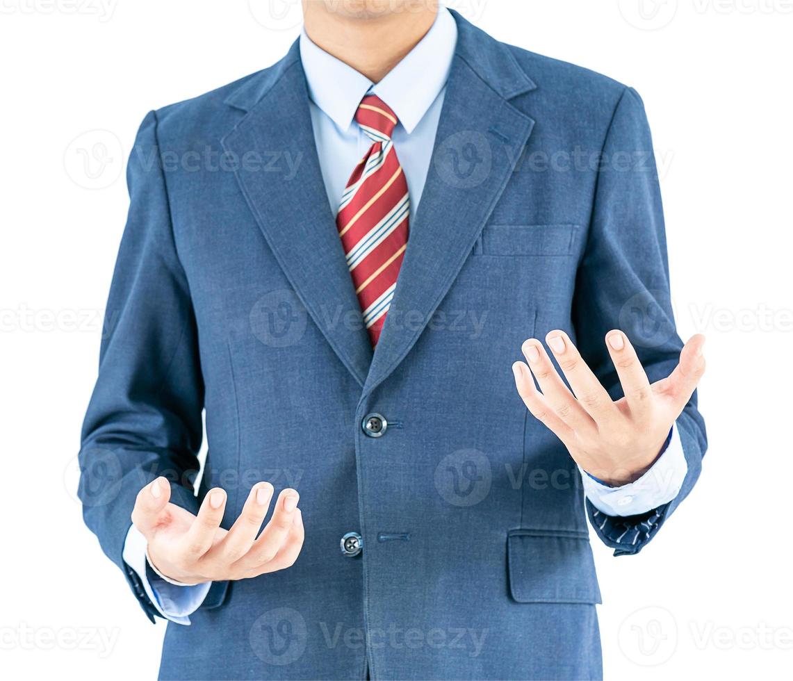 hombre vestido de azul en traje llegando a mano con trazado de recorte foto