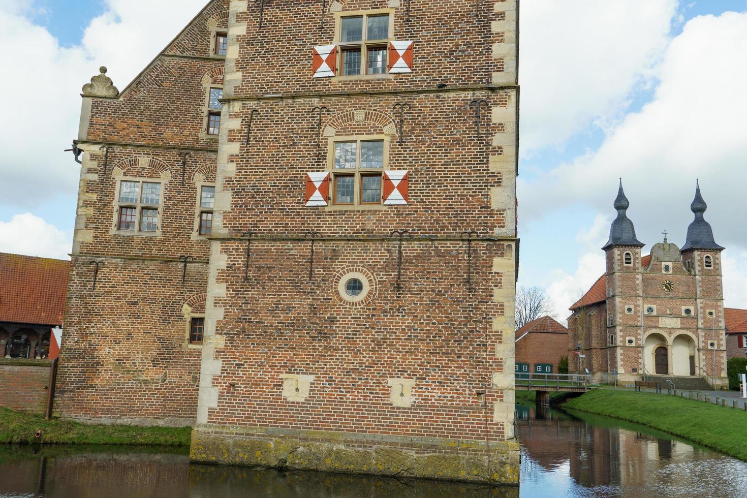 raesfeld,alemania,2020-el castillo de raesfeld en alemania foto