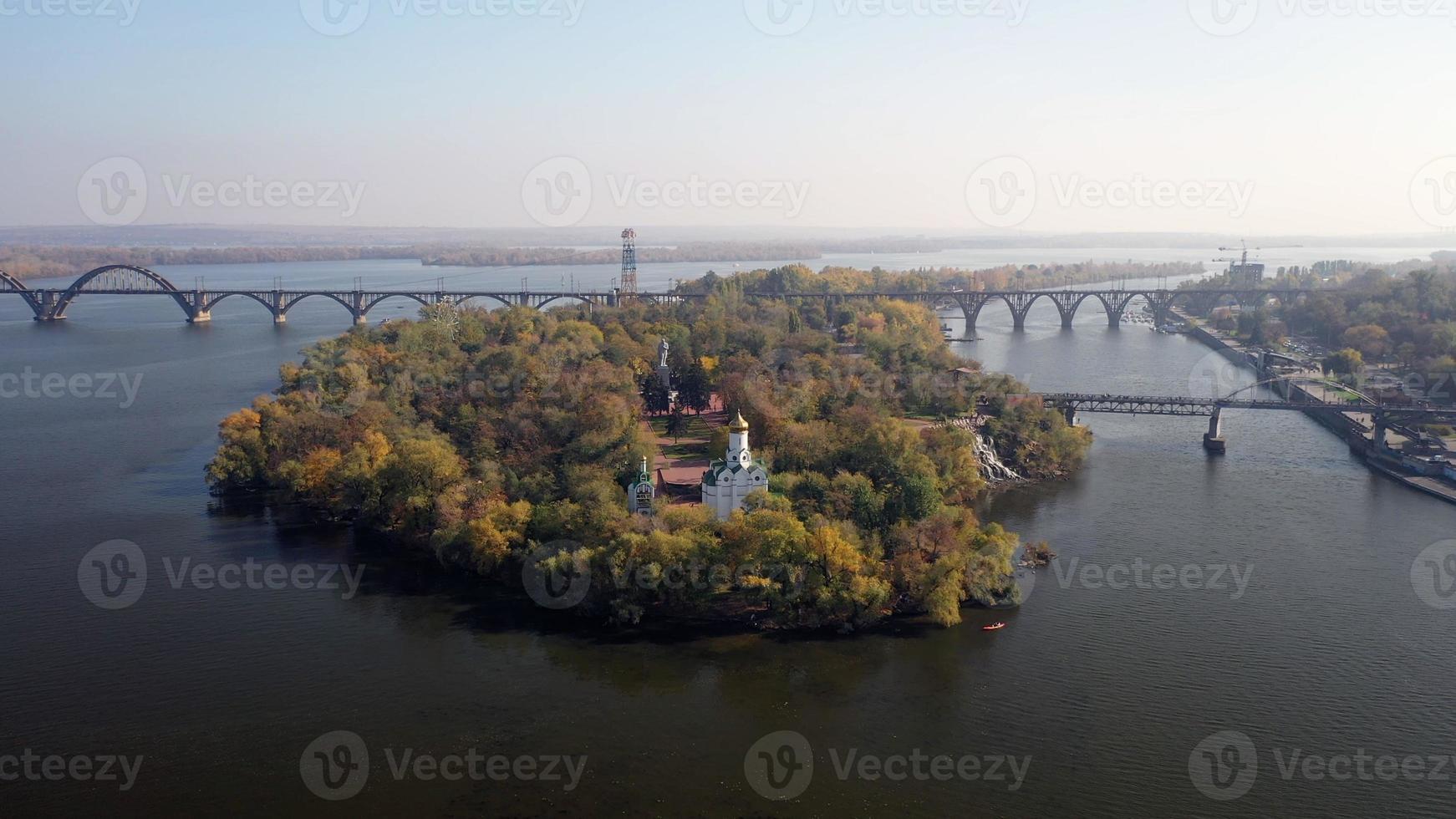 dnipró, kiev. puente en kiev a través del río foto