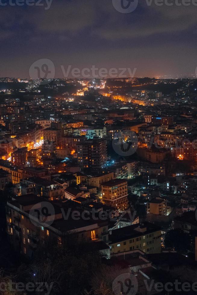 panorama de la ciudad de noche foto