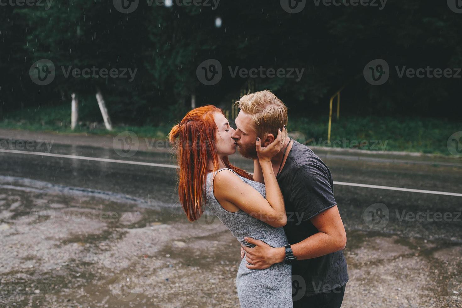 man throws up his girlfriend photo