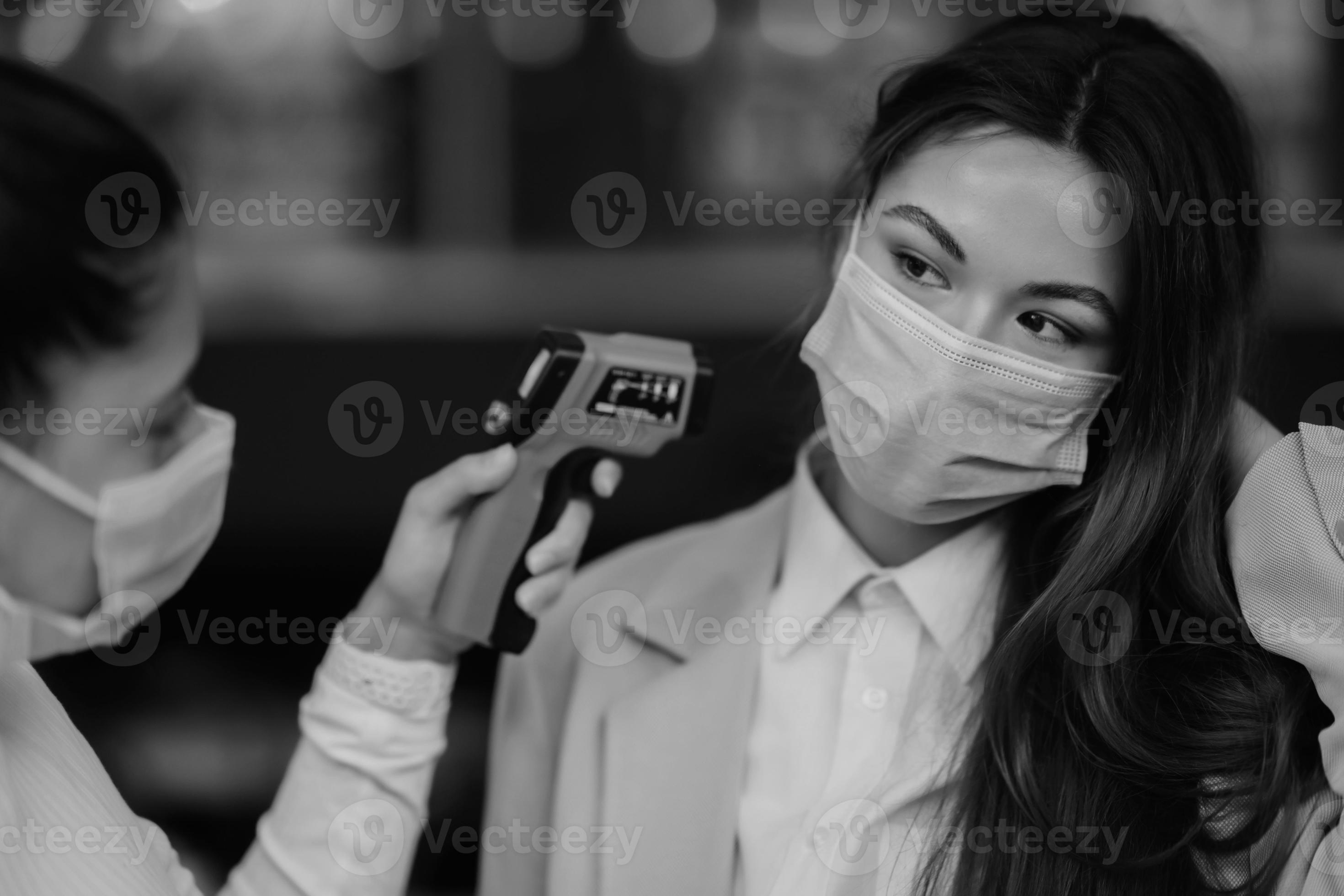 Measuring body temperature with contactless body thermometer 11459828