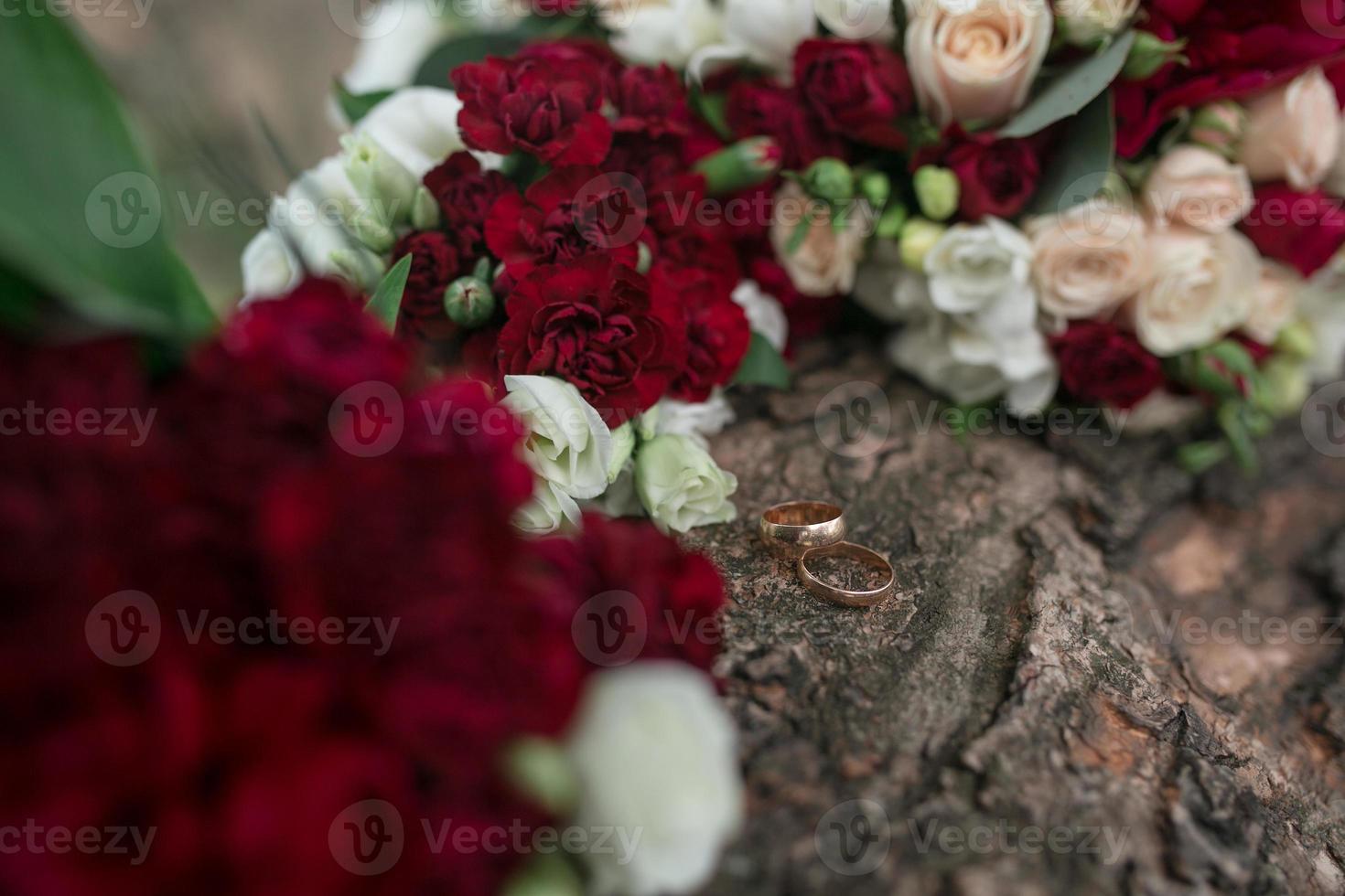 ramo con anillos de boda foto