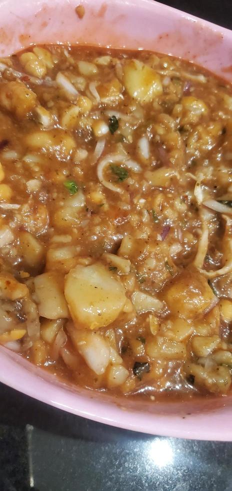 Aloo Chana Chaat - street food in Kolkata, India photo