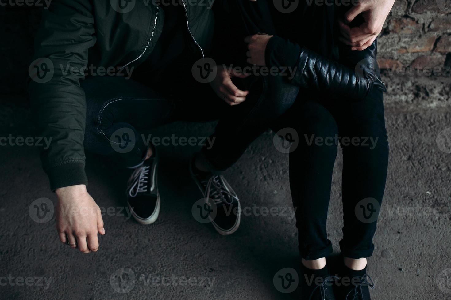 pareja posando en backstreet foto