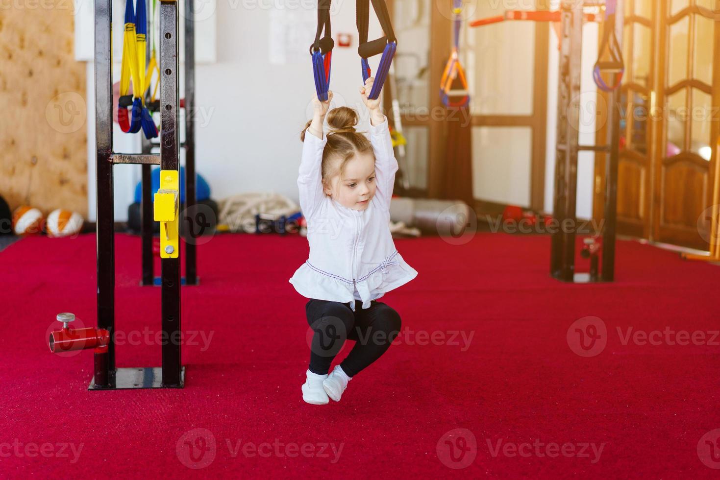 niña en el gimnasio foto